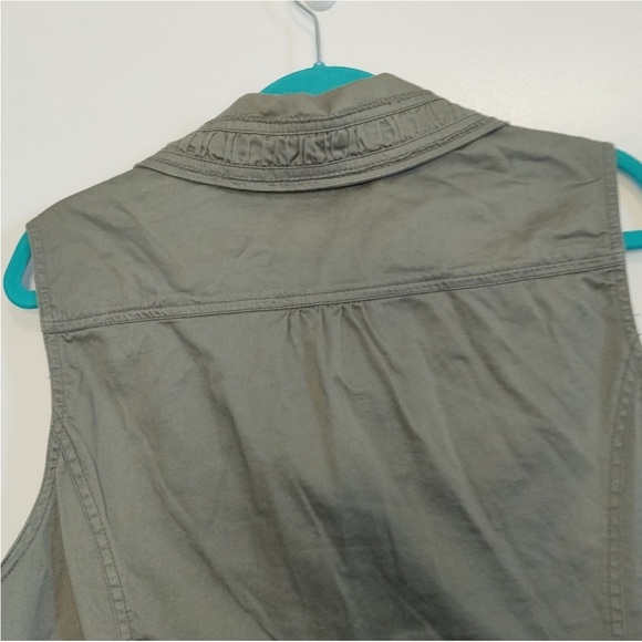 CHRISTOPHER& BANKS ZIPPER CLOSURE VEST IN OLIVE GREEN COLOUR SIZE SMALL - Picture 4 of 6